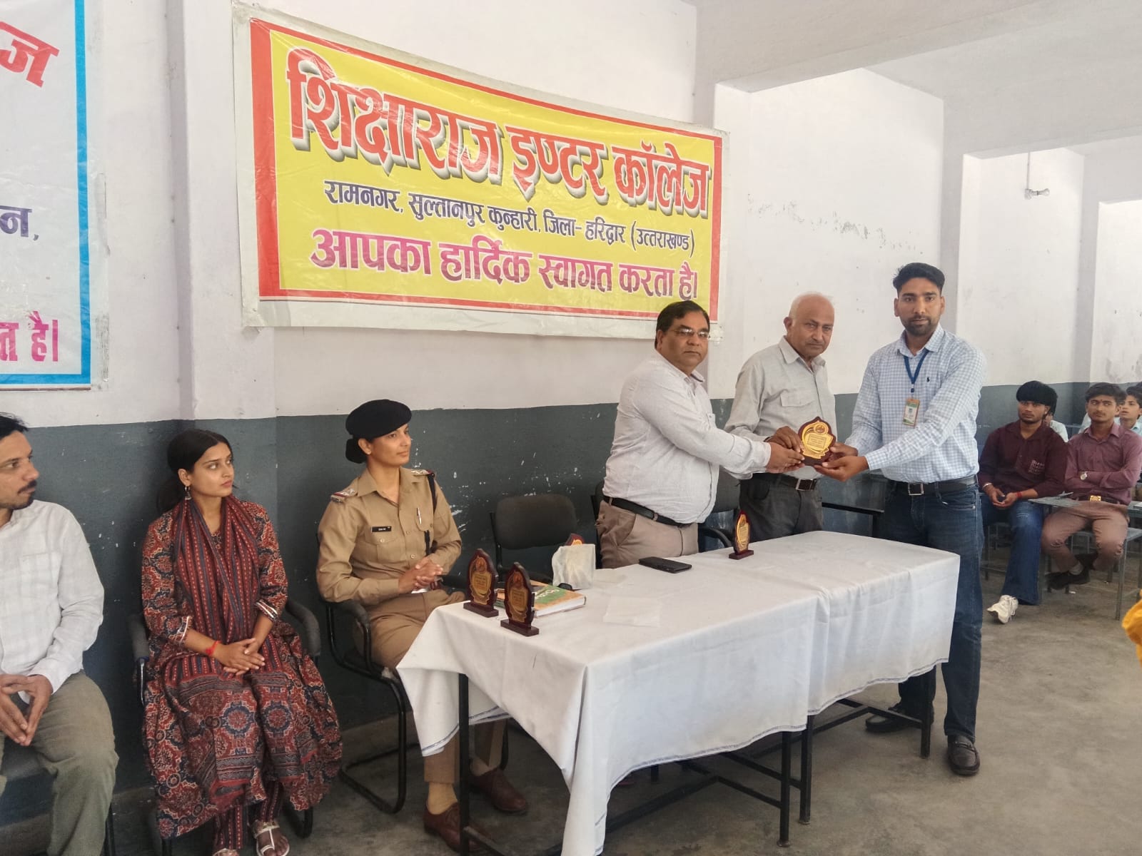 India Talent League Awarding Certificate of Appreciation
